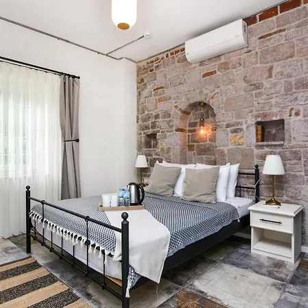Lunaria Guest house *