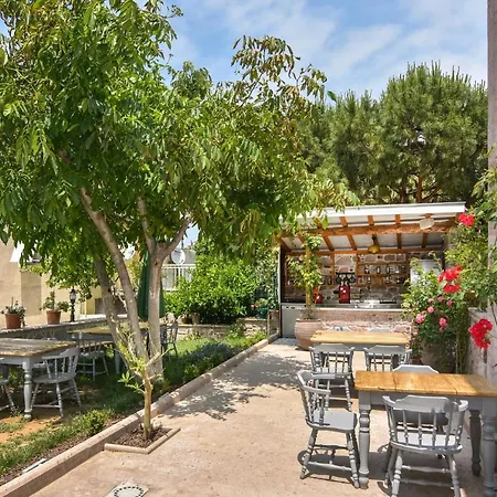 Lunaria Guest house *