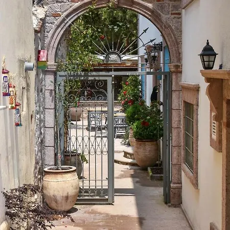 Lunaria Guest house *