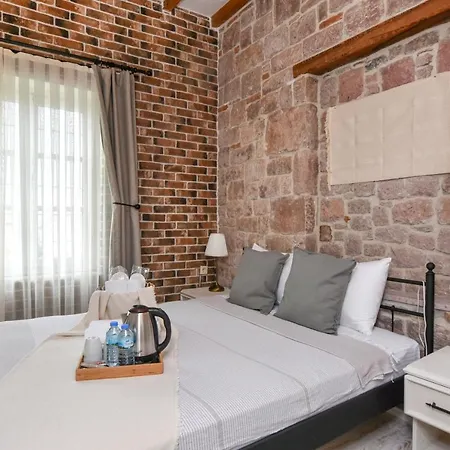Lunaria Guest house *