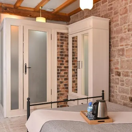 Guest house Lunaria *