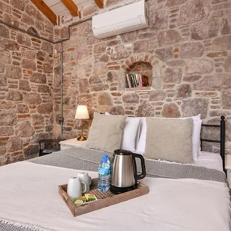 Lunaria Guest house *